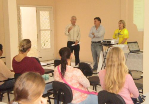 Cursos gratuitos de Cuidador de Idosos, Auxiliar de Recursos Humanos e Vendedor em andamento no município (Foto: Divulgação)