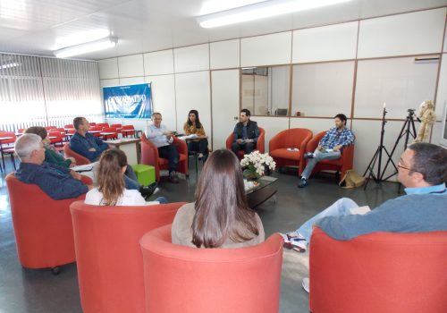 Reunião na sede do Jornal Informativo do Vale(Foto:SWobeto Editoria )