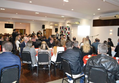 Em torno de 120 pessoas participaram do Café Empresarial da Cacis (2) (1)