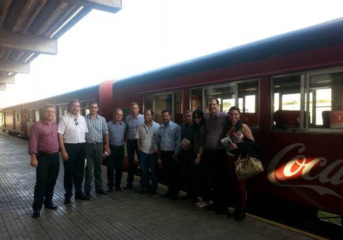 Estação de Curitiba: Comitiva do Vale com o engenheiro responsável técnico da Serra Verde Express, Américo Yoshio Mitsuhaschi (Foto: Divulgação)