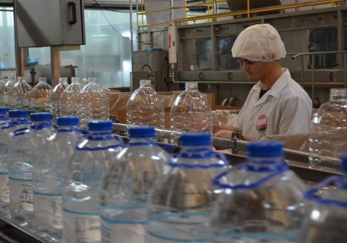 Complexo industrial tem capacidade para produzir 380 milhões de litros de bebidas por ano. Nova fábrica de sucos ainda não tem localização definida (Foto: Anderson Lopes)