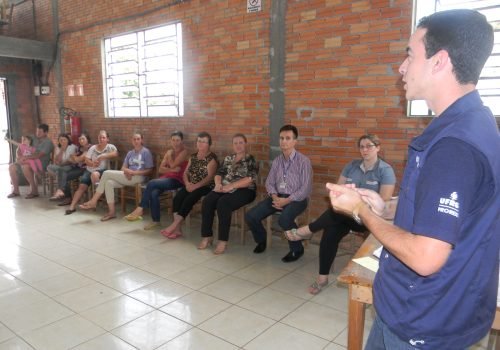 Além de apontar seus anseios, produtores recebem orientações sobre assuntos ligados ao meio rural (Foto: Roberta Ruffatto)