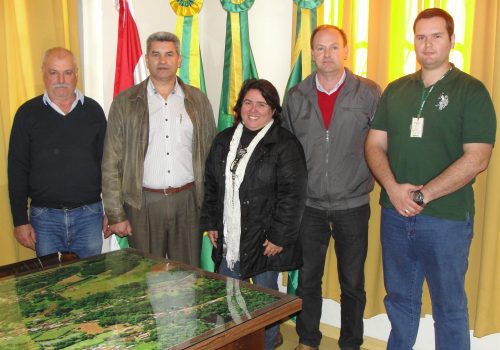 Equipe de técnicos visitou município para vistoriar o funcionamento do sistema local (Foto: Rose Gilardi)