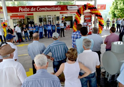 Solenidade de inauguração do novo posto de combustíveis em Westfália ocorreu no mesmo dia, um ano depois, de inaugurado o primeiro posto da Languiru, em Teutônia (Foto: Leandro Augusto Hamester)