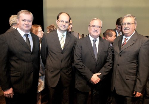 Representantes da Certel Energia com o presidente da Assembleia, deputado Pedro Westphalen (Foto: Vinícius Reis/ALRS)