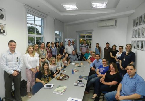 GTA: profissionais das indústrias de alimentos têm reuniões mensais para debater assuntos em comum nas empresas alimentícias (Foto: Deolí Gräff)