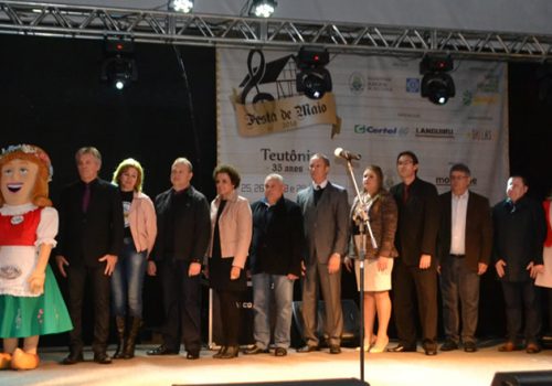 Solenidade de abertura oficial da Festa de Maio 2016 ocorreu no Palco Alternativo (Foto: Leandro Augusto Hamester)