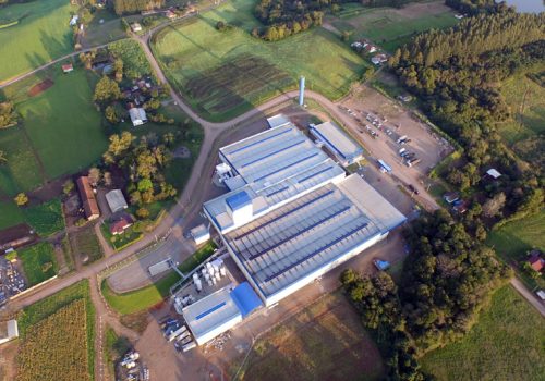 Novo parque fabril tem 22 mil metros quadrados de área construída (Foto: Agência Darde)