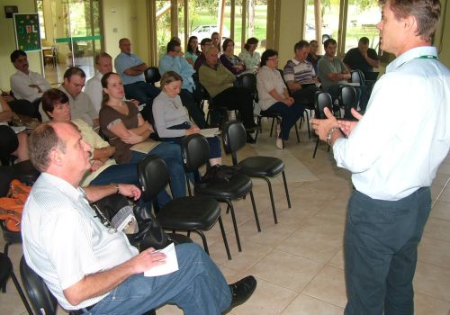 Representantes de Lajeado, Estrela, Teutônia, Arroio do Meio, Roca Sales e Pouso Novo participaram de encontro (Foto: Tiago Bald)