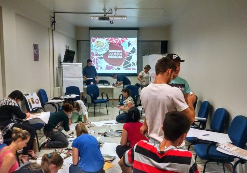 O treinamento tem dinâmicas que envolvem todo o grupo (Foto: Éder Santos)