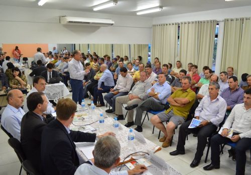 Empresários, lideranças e políticos estiveram reunidos nesta segunda-feira, dia 23 (Foto: Jônatas dos Santos)