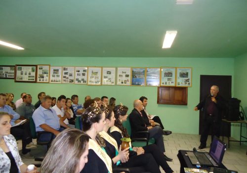 Ex-prefeito de Gramado, Pedro Bertolucci, foi um dos palestrantes (Foto: Paulo Schneider)