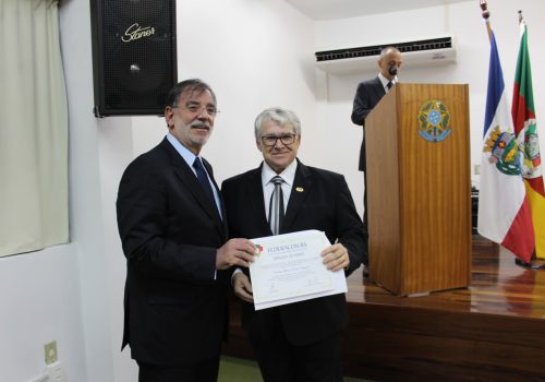 Presidente da CNPL, Carlos Alberto Azevedo, deu posse a Glicério Claristo Bergesch (Foto: Simone Rockenbach Kamphorst)
