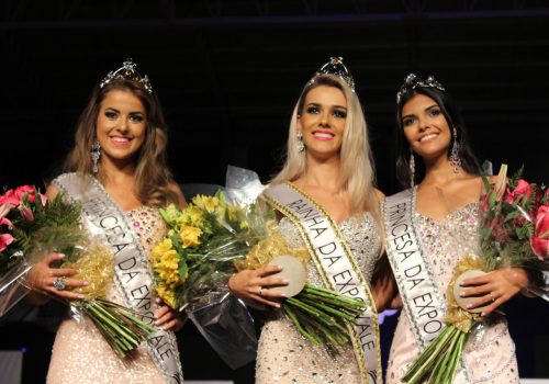 Primeira princesa Ana Júlia Berté, rainha Paola Sionara Lagemann e segunda princesa Pietra Charão Toffani (Foto: Simone Rockenbach Kamphorst)