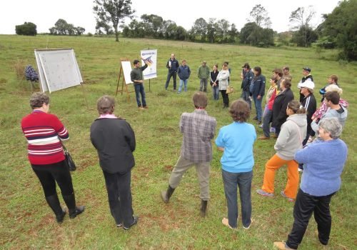 Tarde de campo sobre bovinocultura de leite ocorreu na propriedade dos agricultores Nestor e Rosane Sprandel, do Bairro Moinhos D’Água, na última sexta-feira, dia 13 (Foto: Tiago Bald)