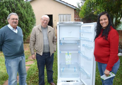 Adriana recebeu geladeira nova e mais econômica (Foto: Samuel Dickel Bünecker)