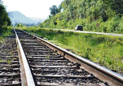 Ferrovia está obsoleta há muitos anos. Mais uma vez região tenta transformar o potencial em atrativo turístico (Foto: Arquivo A Hora)