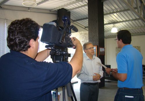 Carlos Alberto em entrevista para o programa Ourofino em Campo, que será transmitido pelo Canal do Boi (Foto: Carina Marques)