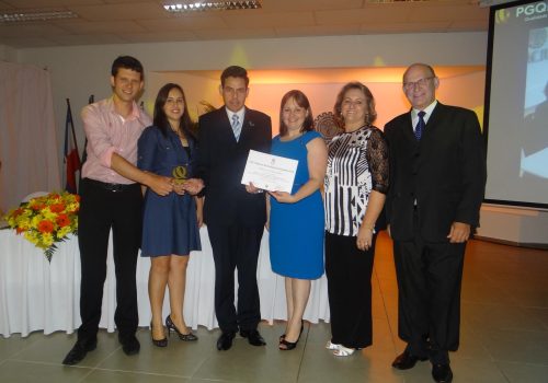 CIC recebeu certificado e troféu por ter participado do Sistema de Avaliação, modalidade Autoavaliação do PGQP (Foto: Divulgação)