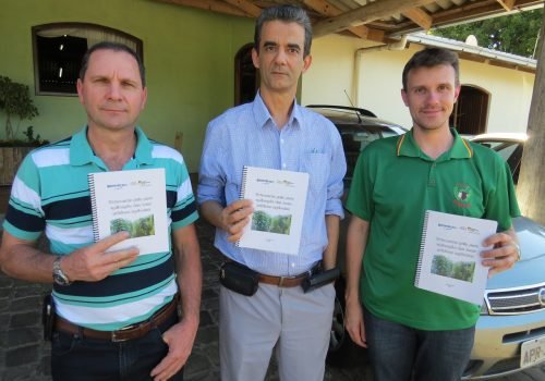 Material é destinado a técnicos e tem a finalidade de qualificar a produção de forma sustentável (Foto: Tiago Bald)