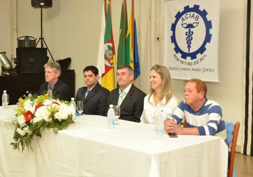 Posse da nova diretoria da entidade representativa do comércio e da indústria ocorreu sexta-feira, dia 30 (Foto: Divulgação)