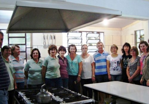 Empreendedores estudaram na prática os processos que envolvem a cozinha rural (Foto: Divulgação)
