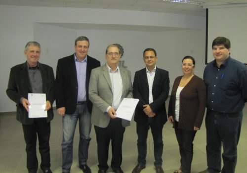 CIC-VT recebe plano operacional da STE. (E p/ D): Ardêmo Heineck (CIC-VT), Hauschild e Bertotto (EGR), Adriano e Zélia (STE) e Klaus Schnack (Arroio do Meio) (Foto: Rodrigo Gallas)