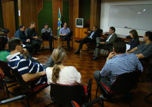 Encontrou reuniu representantes de entidades e empresários contábeis e setor jurídico da Prefeitura de Encantado (Foto: Camila Pires)