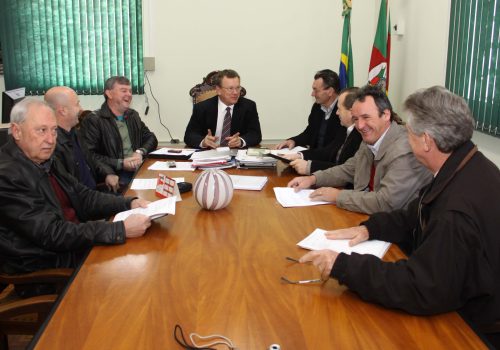 Prefeitos participaram de reunião com secretário de Agricultura, Luiz Fernando Mainardi (Foto: Divulgação)