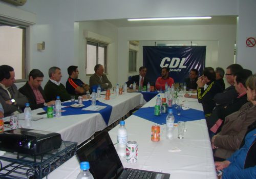 Lideranças envolvidas com a obra do presídio feminino participaram da reunião de diretoria da CDL Lajeado (Foto: Simone Regina Rockenbach Kamphorst)