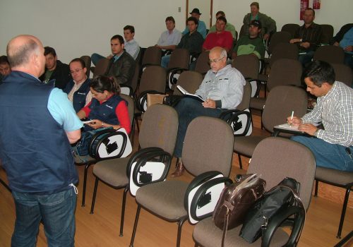 Grupo debateu alternativas para melhorar a produção, na última terça-feira, dia 23, em Anta Gorda (Foto: Tiago Bald)