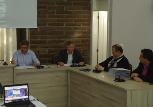 Líderes empresariais apresentaram sugestões de projetos de lei para presidente da Amvat Sérgio Marasca (Foto: Paulinho Schneider)