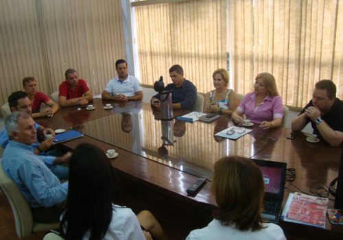Prefeito, secretários municipais e dirigentes da CDL Lajeado acompanharam reunião de balanço do Lajeado Brilha 2014 (Foto: Camila Pires)