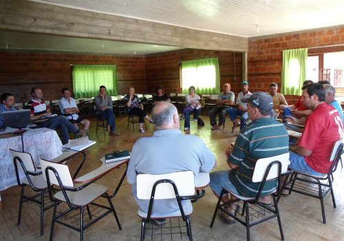 Dezenas de produtores participaram da reunião (Foto: Divulgação)