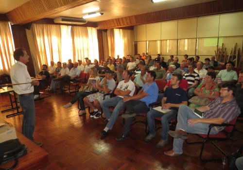 Evento contou com a participação de cerca de 80 agricultores do Vale do Taquari beneficiados pelo programa Irrigando a Agricultura Familar (Foto: Divulgação)