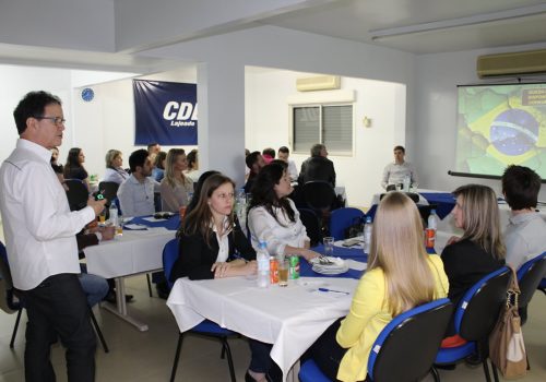 Empresários e associados participaram da reunião-almoço (Foto: Simone Rockenbach Kamphorst)